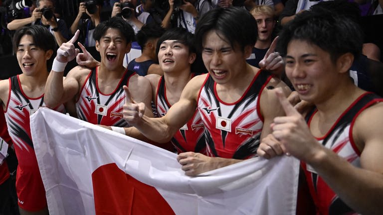 Japan hat bei der Turn-WM in Antwerpen die Gold-Medaille gewonnen - vor China und den USA. Deutschland beendete den Wettkampf auf Platz sechs.