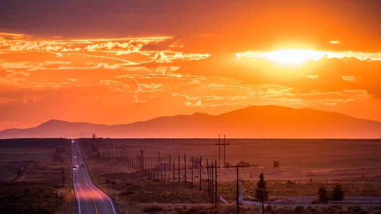 Highway mit Sonnenuntergang
