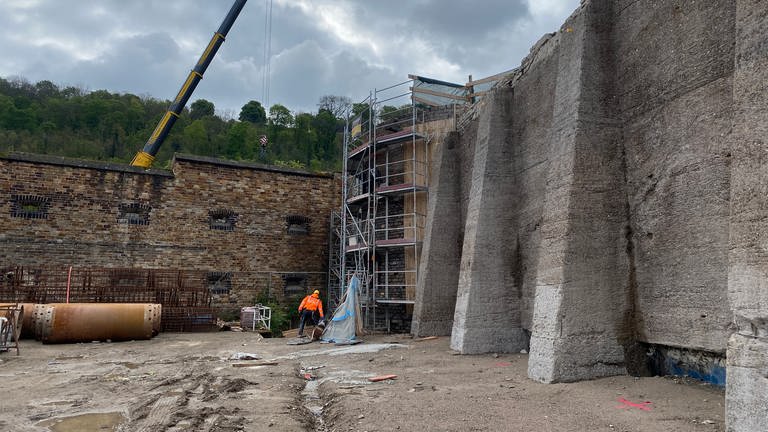 Für den Neubau der Pfaffendorfer Brücke in Koblenz laufen die Arbeiten.
