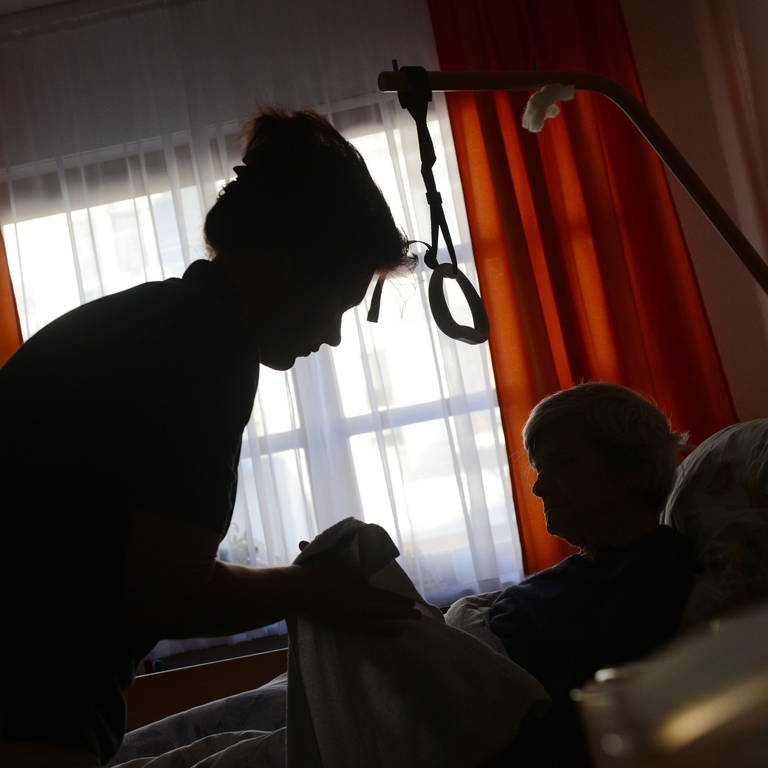 Kreis Bad Dürkheim: Pflegerin abgehauen, schwerbehinderte Frau drei Tage hilflos in ihrer Wohnung (Foto: dpa Bildfunk, picture alliance / dpa | Jens Kalaene)