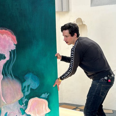 Arthur Metz beim Aufbau seiner Ausstellung "Le jeune européen"