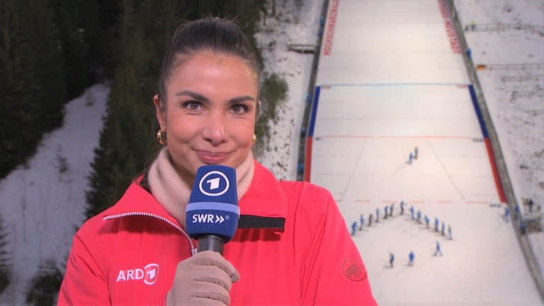 SWRARD-Moderatorin Lea Wagner: Backstage beim Skisprung-Weltcup in Titisee Neustadt